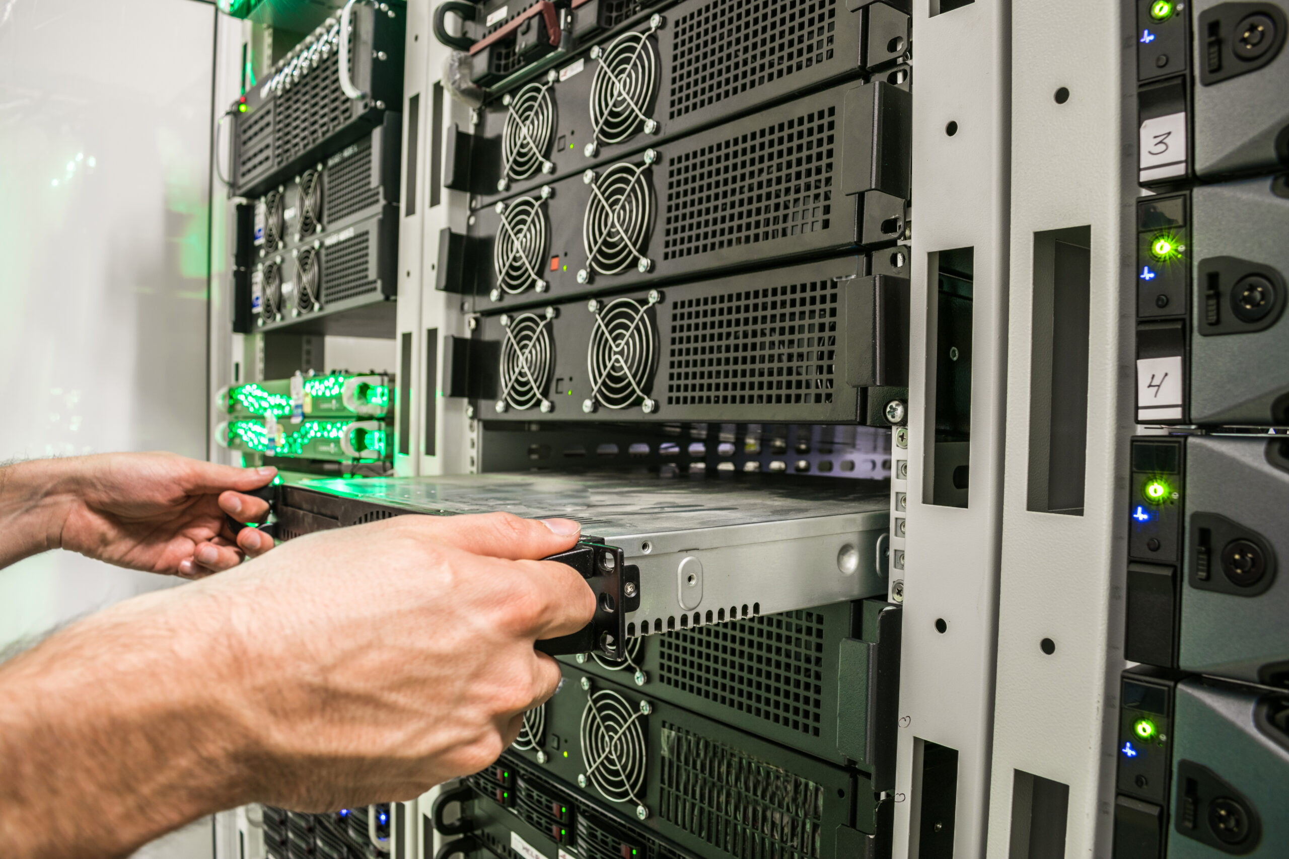 Everything about Universal Server Rails - RackSolutions