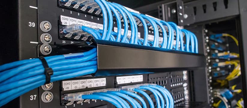 horizontal cable management with patch panels in a server rack